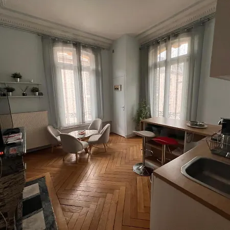 Lejlighed 4 People+free Street Parking+cosy Centre Ville *